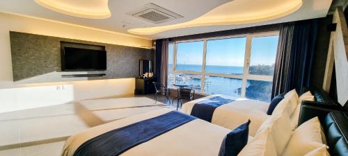 2 double beds