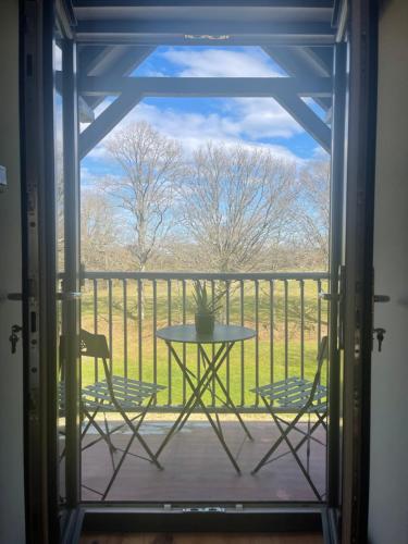 Balcony/terrace, The Sans Souci Estate - The Chalet Studio Apartment, Adults Only in Saint-Dizier-les-Domaines
