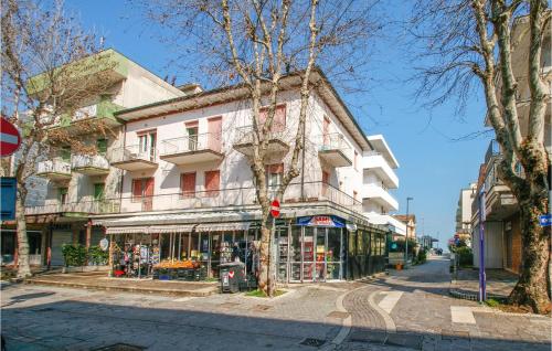 2 Bedroom Cozy Apartment In Igea Marina