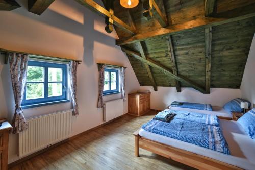 Roubenka U Zvoničky (Roubenka U Zvonicky) in Hubenova