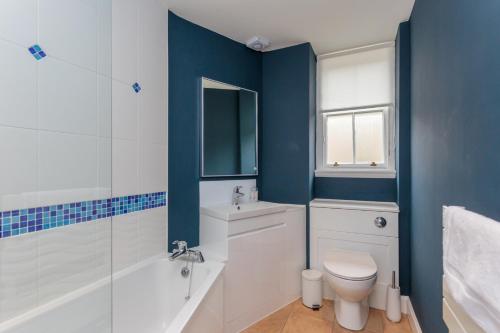 South Learmonth Gardens Apartment - image 4