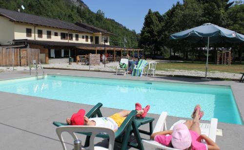 Peldbaseins, Wolf Village in Demonte
