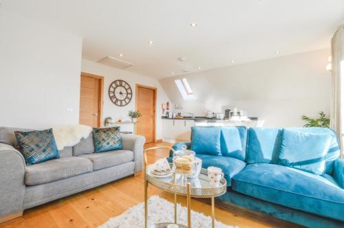 . Rowan Tree Apartment - A modern, quiet hideaway with sweeping views across Oban