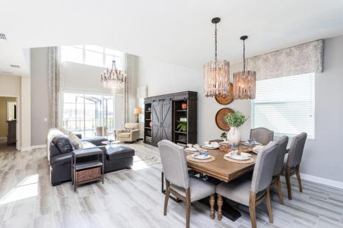 Five bedroom home is ideal for an elegant vacation - image 12