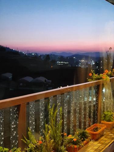 Deluxe Double Room with Balcony image 4