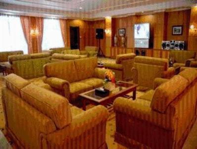 Shared lounge/TV area, Royal Senyiur Hotel in Trawas
