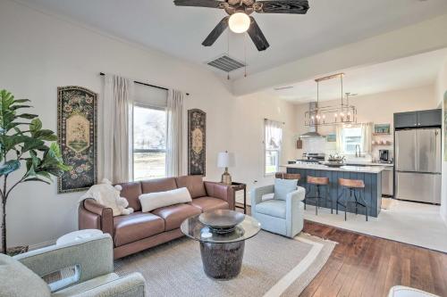 Cozy Home in Historic Area ~ 2 Mi to Main St!, Greenville