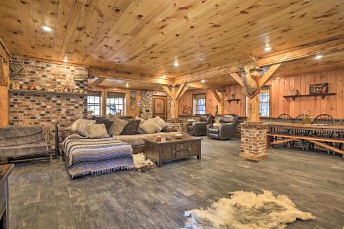 Spacious Escape with Deck and Ponds Near Skiing! in Palmerton, USA