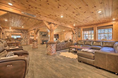 Spacious Escape with Deck and Ponds Near Skiing! in Palmerton, USA