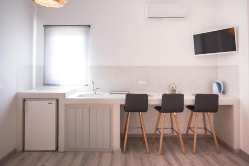 Eleana Studios in อัมเปลัส