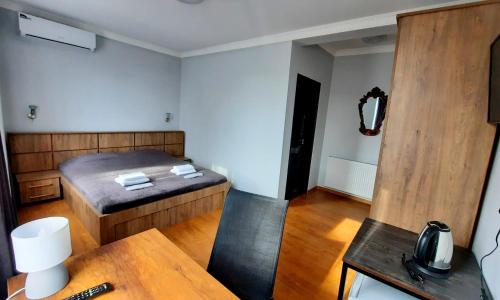 1 queen bed