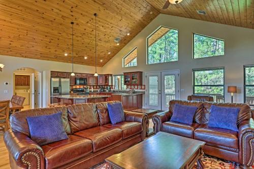 Serene Lakeside Cabin with Decks and Edler Lake Views! in Pinetop-Lakeside, USA