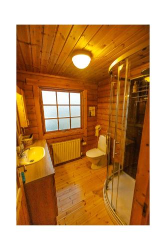 Vannas istaba, Vindheimar Cottage - Great View - Hot Tub in Skeljabrekka