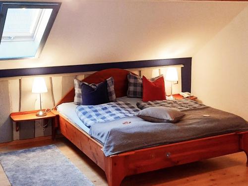 Landhotel Brauner Hirsch 2.4km von Oppershausen entfernt