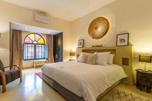 LE 21, EXCLUSIVE LUXURY DUPLEX 400m FROM JEMAA EL FNA PLACE -HAMMAM-JACUZZI-KOUTOUBIA VIEW-ROOF TERRACE -SPEED WIFI, Marrakech