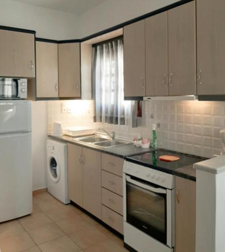 Lefteris Houses 3