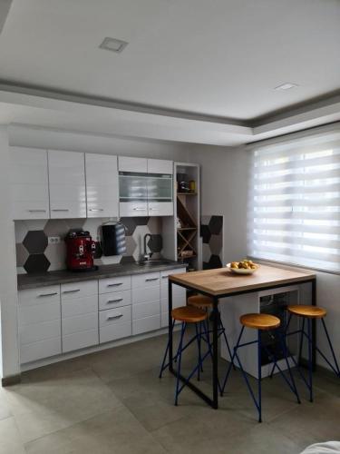 Sea side apartment in Orahovac