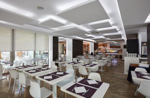 Flamingo Beach Resort - Adults Recomended - 레스토랑