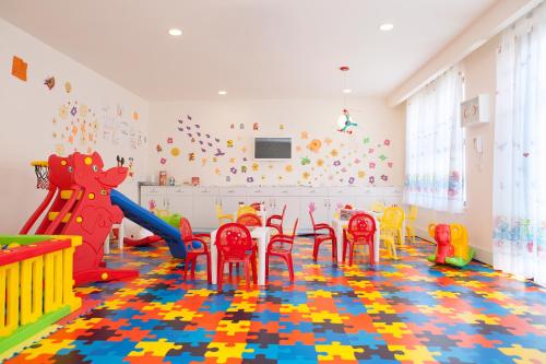 橙色宫侧 - 全包图片