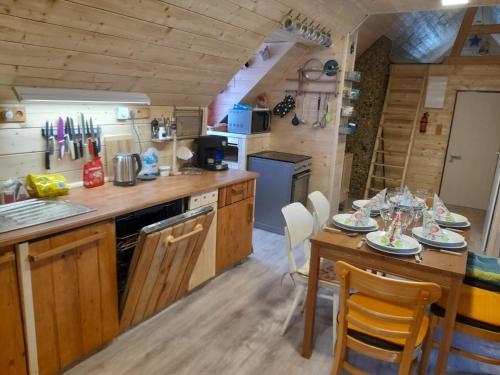 Roubenka u potoka Výprachtice (Roubenka u potoka Vyprachtice) in วีปราชทิส