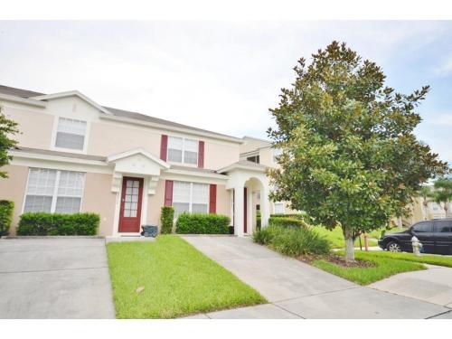 Three-Bedroom House image 1