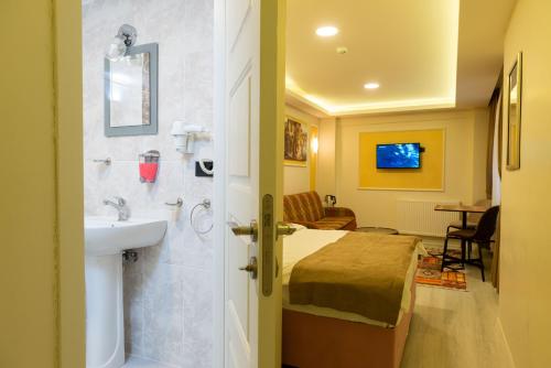 Comfort Triple Room. image 7