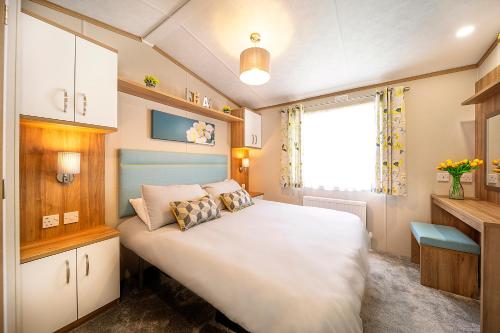 Discover, Enjoy Ultra-Fast Starlink WiFi Lodge
