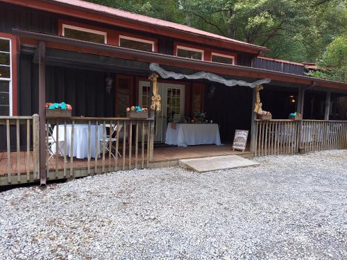 Hill House Cottage in Hampton, USA