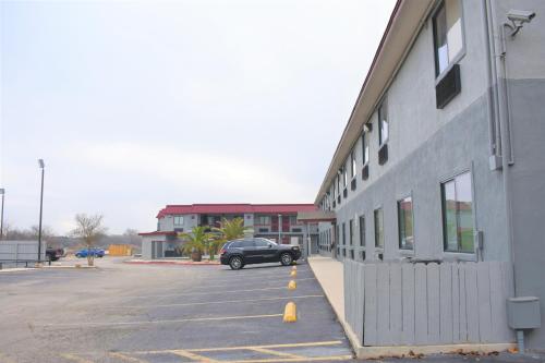 Super 8 by Wyndham New Braunfels I-35 - 숙소 외관