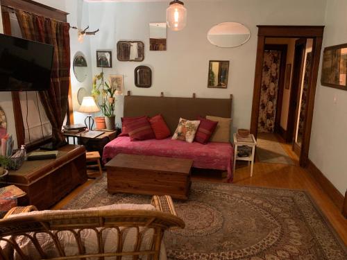 Bizzaro Apartment - image 11