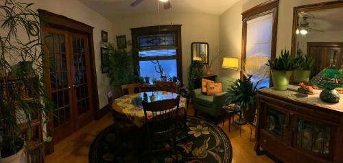 Bizzaro Apartment - image 14