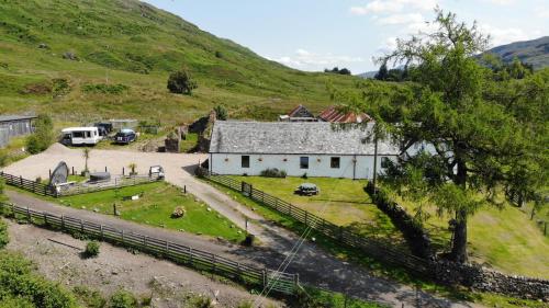 Garrison Of Inversnaid Farm with Hot Tub