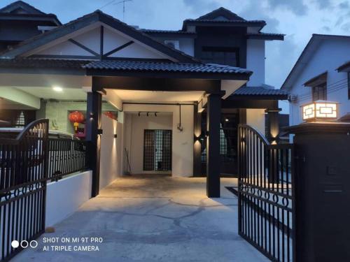 55 homestay 4-bedrooms guesthouse in Bukit Bakri Muar Johor Muar
