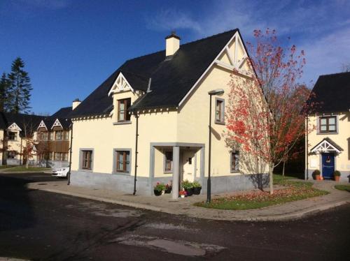 Kilronan 4 Bed House on castle grounds in Ballyfarnon