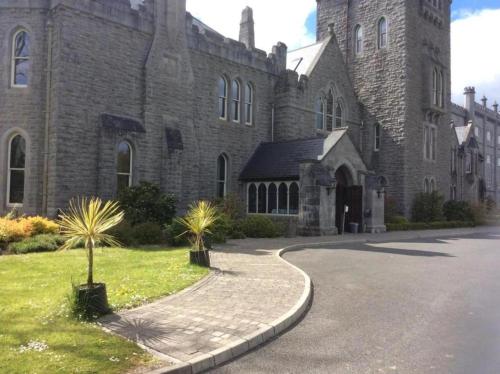 Kilronan 4 Bed House on castle grounds in Ballyfarnon