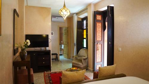 Riad Sultan Suleiman - image 5