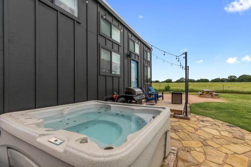 NEW Luxury Tiny Home with Hot Tub and Grill - image 7