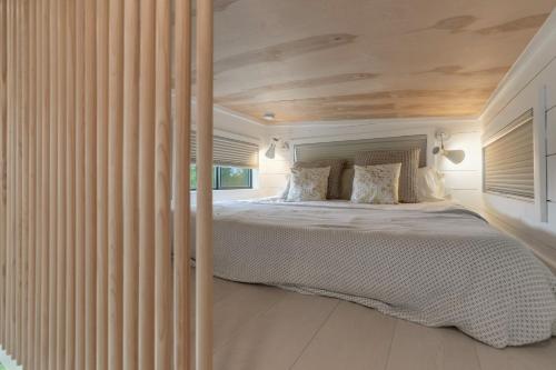 NEW Luxury Tiny Home with Hot Tub and Grill - image 12
