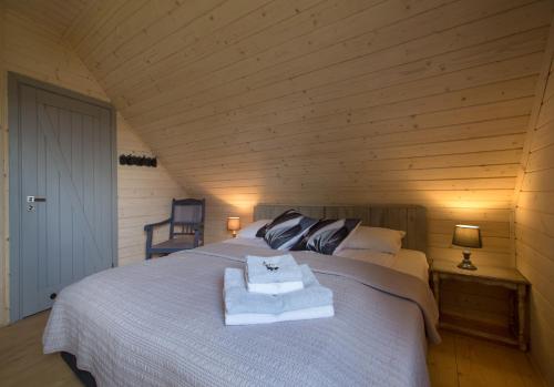 2 twin beds