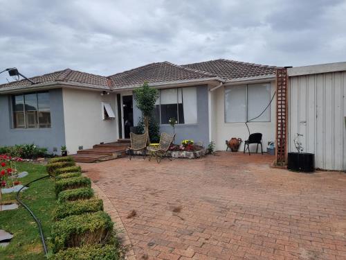 Entire 3 bed rooms unit -Rosy house 1 - Apartment - Noble Park