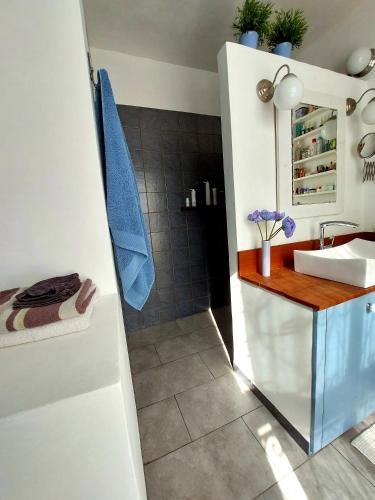 Bathroom, La casa Dolce far Niente in Petritoli