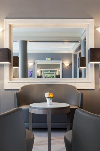 Timhotel Opéra Blanche Fontaine - image 5