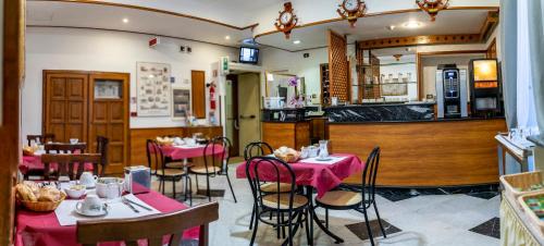 Hotel Ferrarese, Rome