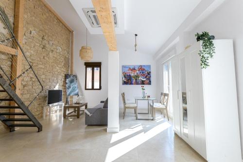 Soho Boho Apartments - with sunny rooftop terrace and fiber optic internet, Alicante