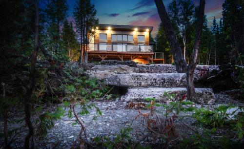 . Stone Cove Waterfront Adults Only B&B