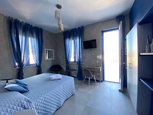 Deluxe Double Room with Balcony and Sea View