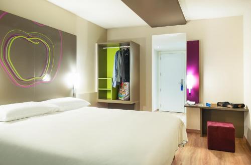 Hotel Ibis Styles Lleida Torrefarrera Hotel Ibis Styles Lleida Torrefarrera is a popular choice amongst travelers in Lleida, whether exploring or just passing through. The property features a wide range of facilities to make your stay a p