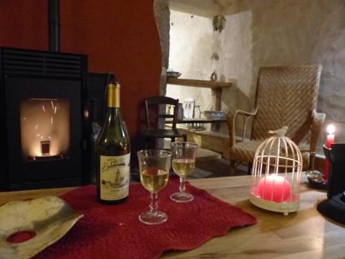 Gite du Chatblanc chaleureux et naturel -Terrain calme gîte à louer Mouthe