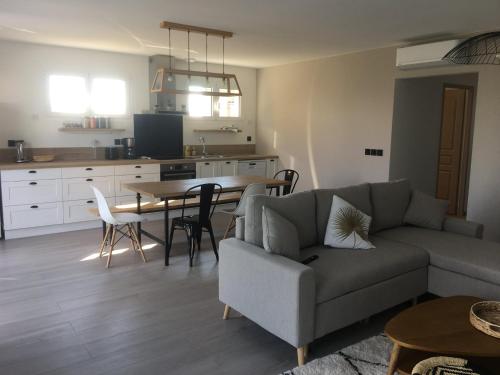 Konyha, Gîte du Soleil Levant - Drôme des collines (Gite du Soleil Levant - Drome des collines) in Bren