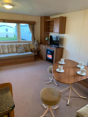Cosy Private Caravan Romney Sands Holiday Park - Hotel - New Romney